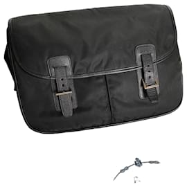 Prada V50 Reisetasche aus schwarzem Nylon mit Schulterriemen