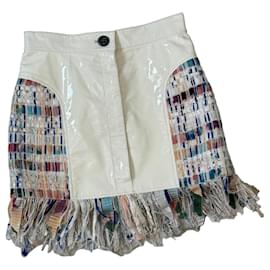 Minifalda Chanel de charol blanco y tweed multicolor