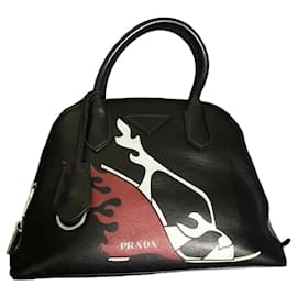 Prada City Calf Bolsa de Mão Estampa Chama Salto - Preto/Vermelho/Branco
