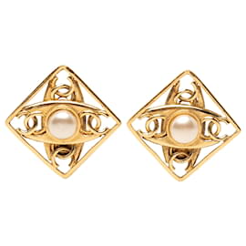 Orecchini a clip Chanel Gold CC placcati oro perle finte a forma di diamante