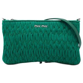 Miu Miu Borsa a tracolla in nylon matelassé verde con catena di cristalli