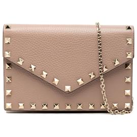 Portafoglio con catena Valentino in pelle di vitello martellata marrone Rockstud