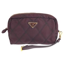 Pochette Prada in nylon con placca logo in pelle