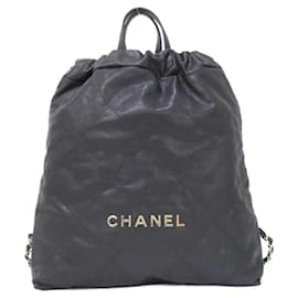 Chanel 22 Rucksack aus genarbtem Kalbsleder
