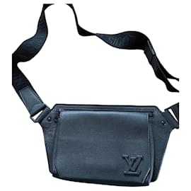Louis Vuitton Sac Banane en Cuir