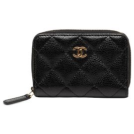 Monedero con cremallera Chanel Black CC en caviar acolchado
