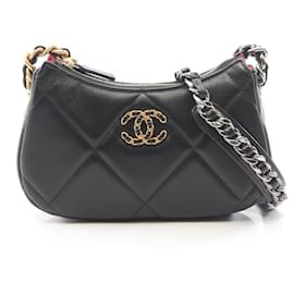 Borsa a tracolla Chanel 19 Matelassé Small Hobo