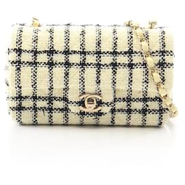 Borsa a tracolla Chanel Mini Matelassé 20
