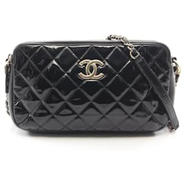 Borsa a tracolla Chanel Matelassé in vernice nera