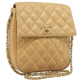 CHANEL Matelasse Chain Shoulder Bag Leder Beige Gold CC Auth 188722