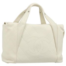 CHANEL V Stitch Handtasche aus Lammfell weiß silber CC Auth BA13606V