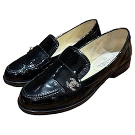 Chanel CC Loafer aus schwarzem Lackleder