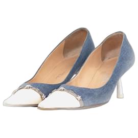 Décolleté Chanel Cap Toe CC Star Charm Kitten Heels
