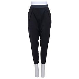 Issey Miyake Schwarze eng anliegende Hose - US 2 | XS gebraucht