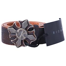 John Richmond Cintura Richmond in pelle marrone invecchiata con fibbia a croce
