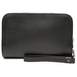 Pochette Baikal en cuir Taiga noir Louis Vuitton