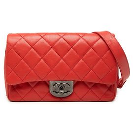 Chanel Rojo Pequeño de piel de cabra acolchado con doble bandolera y cadena de cintura Flap