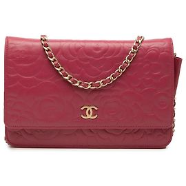 Portafoglio con catena Chanel in agnello con stampa CC rosa e camelia
