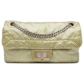 Chanel Reissue 2.55 Drill Flap in pelle di vitello traforata oro metallizzato