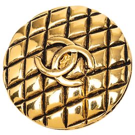 Broche redonda acolchada Chanel Gold CC chapada en oro