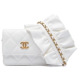 Portacarte Chanel Romance in agnello trapuntato bianco con catena