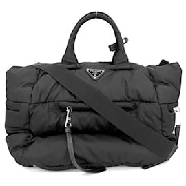 Prada Bomber Handtasche mit Dreieckslogo für Damen