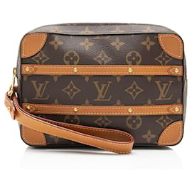 Pochette Soft Trunk in tela Monogram con borchie Louis Vuitton