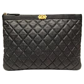 Clutch Chanel Boy in pelle caviar Chanel