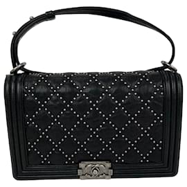 Borsa Chanel Boy Flap in agnello stropicciato con borchie New Medium Black