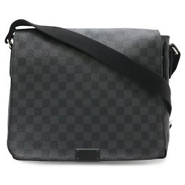 Borsa a tracolla Louis Vuitton District MM Damier Graphite