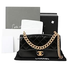 Chanel Borsa tote a tracolla con patta a soffietto
