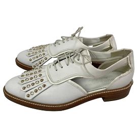 Zapatos Oxford de cuero blanco con flecos y tachuelas Burberry