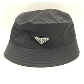 Cappello bucket in Re-Nylon Prada