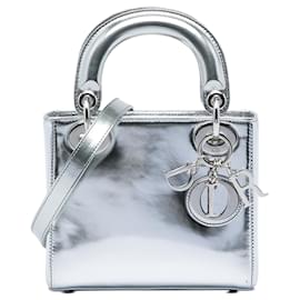 Lady Dior Mini in vernice metallizzato argento Dior