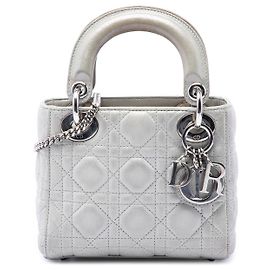 Lady Dior Cannage in agnello iridescente argento mini di Dior