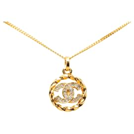 Collana con pendente rotondo Chanel Gold CC placcato oro e strass