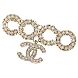 Spilla Chanel Coco Dangle Placcata Oro con Falsa Perla CC Gold