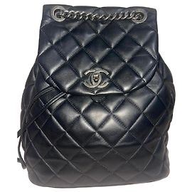 Chanel Gesteppter Rucksack aus schwarzem Leder