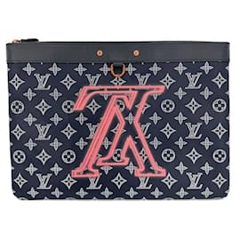 Pochette Apollo Louis Vuitton da uomo in Monogram Ink Upside Down