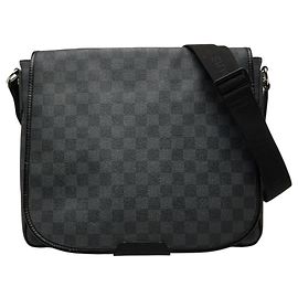 Borsa a tracolla Louis Vuitton Damier Graphite Daniel MM