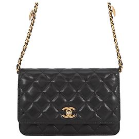 Portafoglio con catena in pelle di vitello martellata nera Chanel