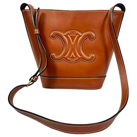 Celine Small Cuir Triomphe Bucket Bag aus braunem Leder - Céline