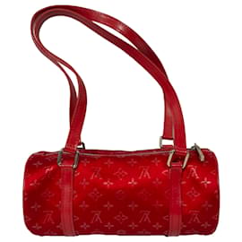 Louis Vuitton Mini Papillon Barrel Schultertasche aus rotem Satin