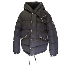 Chaqueta acolchada Moncler Lioran con capucha en poliamida negra