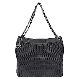 Borsa Tote Chanel in pelle di vitello martellata nera