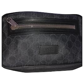 Bolsa de Cintura Gucci GG Supreme Preto