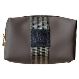 Neceser Fendi de cuero marrón