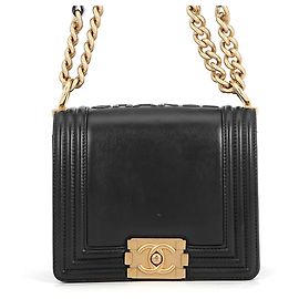 Sac à bandoulière Chanel Boy AS3018 en cuir noir