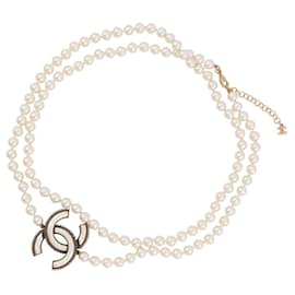 Collana Lunga Chanel con Marchio Coco e Perle Sintetiche