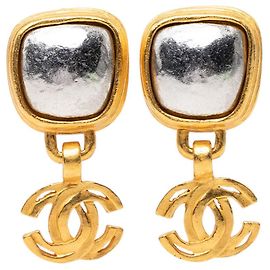 Orecchini clip Chanel Gold CC placcati oro con pietra argentata quadrata